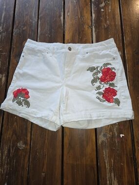 Vintage American Boho White Women's Embroidered Floral Jean Shorts
